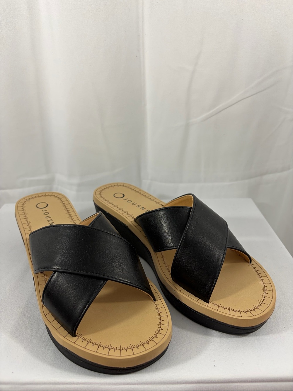 NWT Journee Women’s Size 8 Black Wedge Sandals
